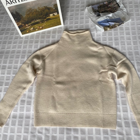 Aritzia Luxe Cashmere Cyprie Sweater - Whisper White - Picture 2 of 9